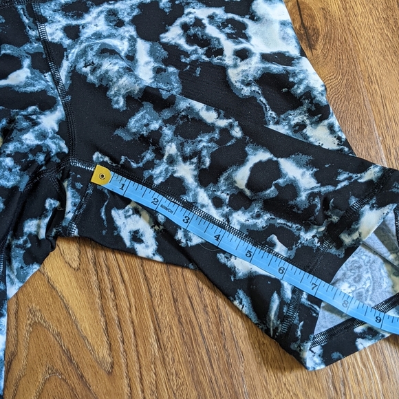 OLD NAVY Extra High-Waisted PowerSoft Hidden Pocket Bike Shorts M - Picture 7 of 7